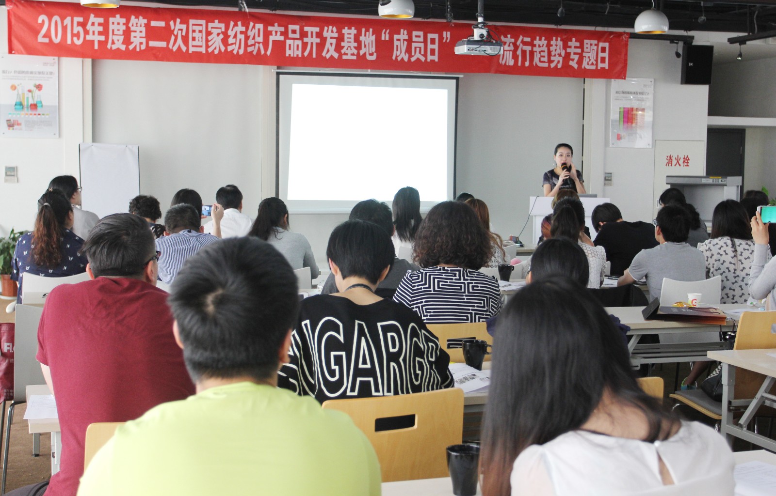 4-张怡玲2.JPG