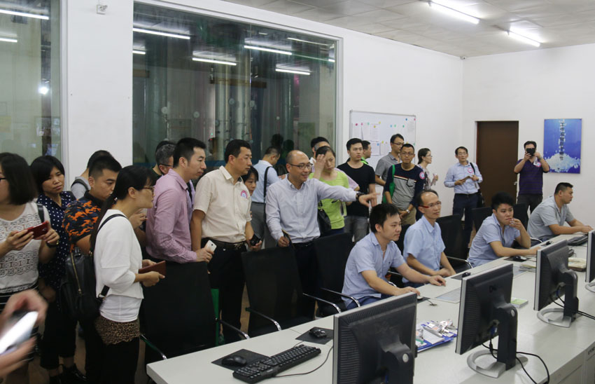 参观2.jpg